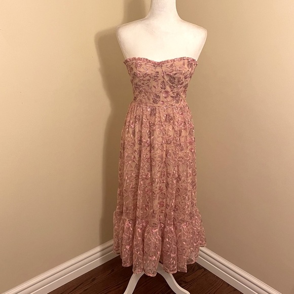Storia Lace Floral Midi Dress - Picture 3 of 10